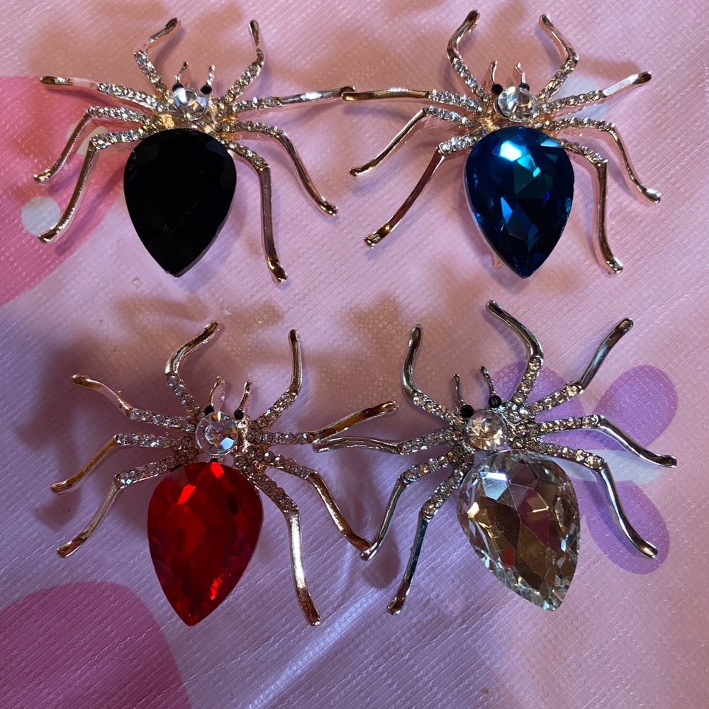 Christmas spiders 🕷 with story these beautiful spiders are all available